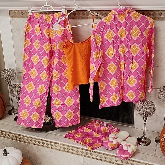 🧡🩷 VICTORIA'S SECRET Flannel Pink/Orange ARGYLE Pajama Set 🩷🧡